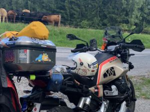 MOTO GUZZI V85 TT TRAVEL BEZDUŠE