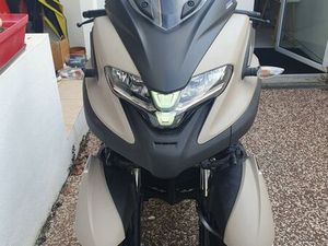 VENDS YAMAHA TRICITY 300 NEUF
