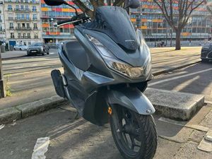 HONDA PCX 125 – EXCELLENT ÉTAT – FAIBLE KILOMÉTRAGE