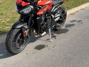 STREET TRIPLE