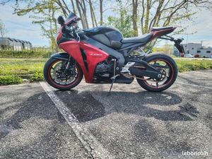 HONDA CBR1000RR FIREBLADE