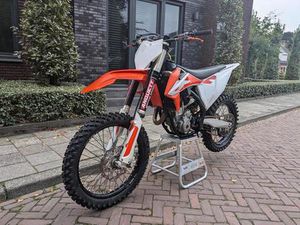 ② JOLI PILOTE DE MOTOCROSS ÖHLINS KTM 250 SXF 2019 SUR SX-F 35
