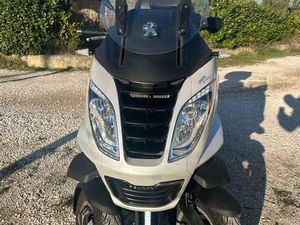 PEUGEOT MÉTROPOLIS 400