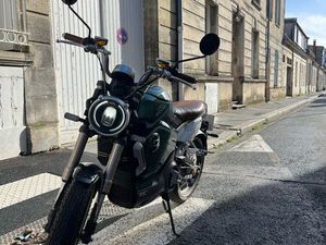 MOTO ÉLECTRIQUE - SUPER SOCO TC 50 CC - 4613 KM TRÈS BON ÉTAT