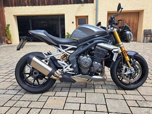 TRIUMPH SPEED TRIPLE 1200 RS