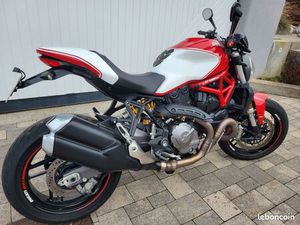 DUCATI MONSTER 821