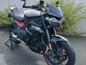 TRIUMPH STREET TRIPLE 675 R