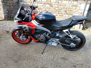 MOTO APRILIA TUONO 660