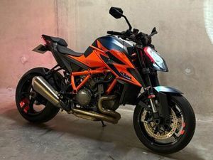 KTM 1290SUPER DUKE R