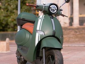 SOLDES - SCOOTER ÉLECTRIQUE PINK POP – 100% ÉLECTRIQUE ÉQ 50 CC - VÉHICULE D'ESSAI