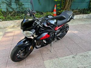 TRIUMPH STREET TRIPLE 675 R