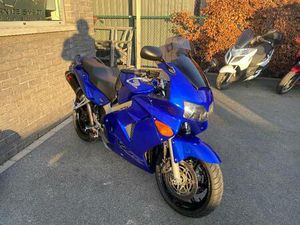 ② HONDA VFR 800