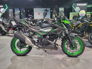 KAWASAKI Z500 SE 2025 451 CM3 | MOTO ROADSTER | 418 KM | VERT | 30000 NIMES