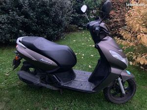 VENDS SCOOTER PEUGEOT KISBEE 2021