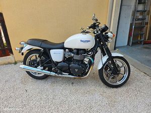 TRIUMPH BONNEVILLE 865