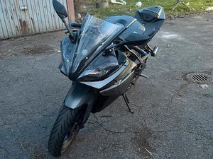 YAMAHA YZF 125R MOTORRAD
