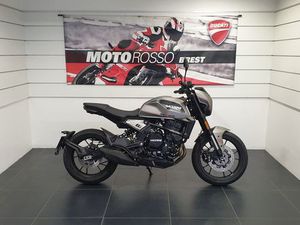 MOTO MORINI 650 SEIEIMMEZZO