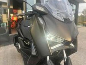 YAMAHA X-MAX 300 TECH MAX + MAGMA