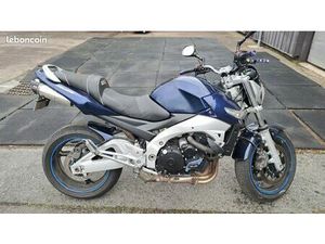 SUZUKI GSR 600