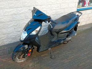 SYM XS 50 SCOOTER LOOPT MET GEEL KENTEKEN OPKNAPPER — SCOOTERS | SYM — MARKTPLAATS