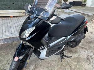 YAMAHA - XMAX