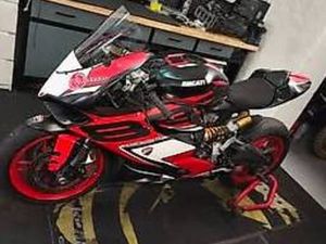DUCATI PANIGALE 899 V2 RENNSTRECKE CANTON NEUCHÂTEL -