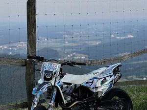 HUSQVARNA 701 SUPERMOTO WEIß