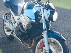 BELLE SUZUKI GSR 600. 32600KM