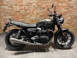 TRIUMPH STREET TWIN 900 CC