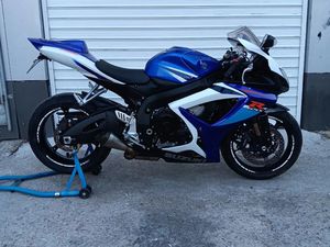 SUZUKI GSXR К7 750 →