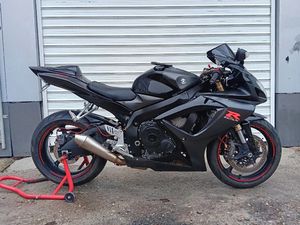 SUZUKI GSXR К7 →