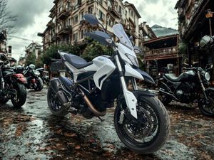 DUCATI HYPERMOTARD / HYPERSTRADA 821 – MOTOCYKL Z CHARAKTEREM. LÓDŹ BALUTY