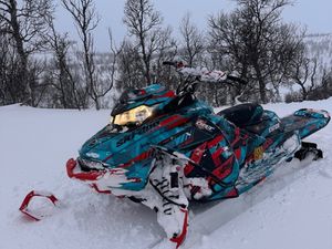 UUSI MOOTTORI SEKÄ MATTO