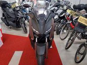 YAMAHA X-MAX 300 GARANZIA 12 MESI