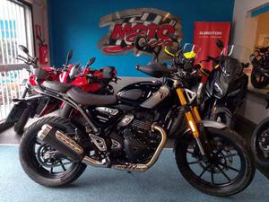 TRIUMPH SCRAMBLER 400X NERO