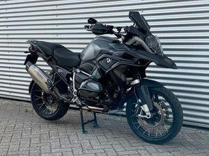 ② BMW R1250GS AKRAPOVIĆ