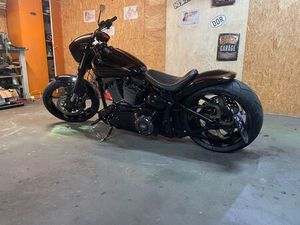HARLEY-DAVIDSON BREAKOUT CVO