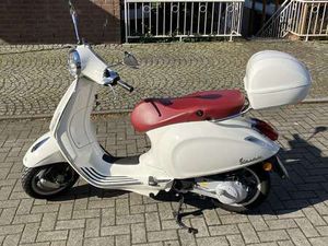 VESPA PRIMAVERA 50