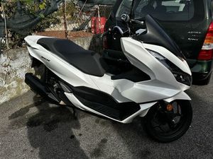 PCX 2021 EM BOM ESTADO ACEITO TROCA EM CARRO PÓVOA DE SANTO ADRIÃO E OLIVAL BASTO