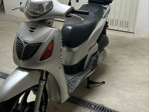 HONDA SH 125 EM MUITO BOM ESTADO , PREÇO NEGOCIÁVEL SANTO ANTÓNIO DOS OLIVAIS