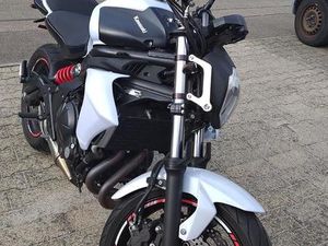 KAWASAKI ER-6F AUF ER-6N UMBAU