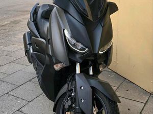 YAMAHA XMAX 300 – WENIG KM – TÜV 2027
