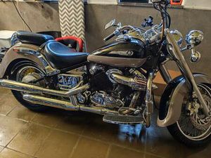 ② MAGNIFIQUE YAMAHA DRAGSTAR 650 CC EMBALLÉE AVEC UNE NOUVELLE