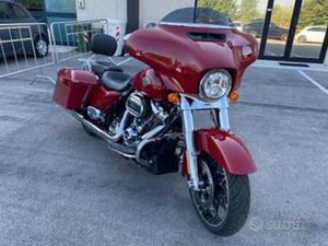 HARLEY-DAVIDSON TOURING STREET GLIDE SPECIAL