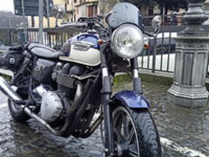 TRIUMPH BONNEVILLE SE