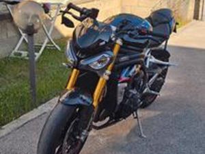 TRIUMPH SPEED TRIPLE 1200 RS
