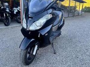 APRILIA ATLANTIC 200 .