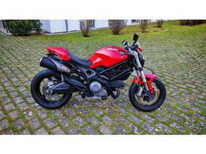 DUCATI MONSTER 696