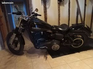 HARLEY-DAVIDSON DYNA STREET BOB 2011