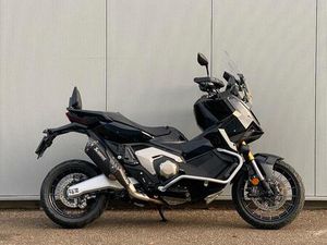 ② HONDA X-ADV 750 BLACK EDITION AVEC AKRAPOVIC / 2025 / 2400KM